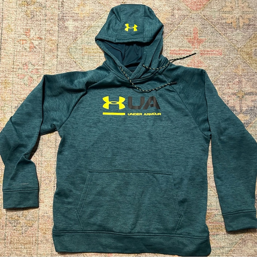 EUC Under Armour Men’s hoodie size M